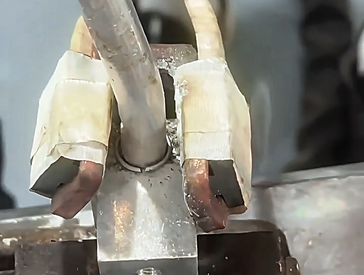 高頻焊接在異型銅件/銅管焊接中具有效率高、質(zhì)量穩(wěn)、成本低的優(yōu)勢