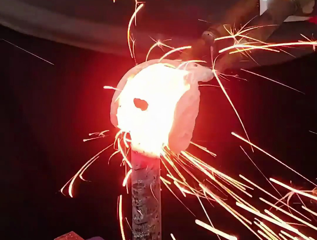 手持式高頻加熱機(jī)，不加熱銅排材料還是螺紋鋼筋金屬