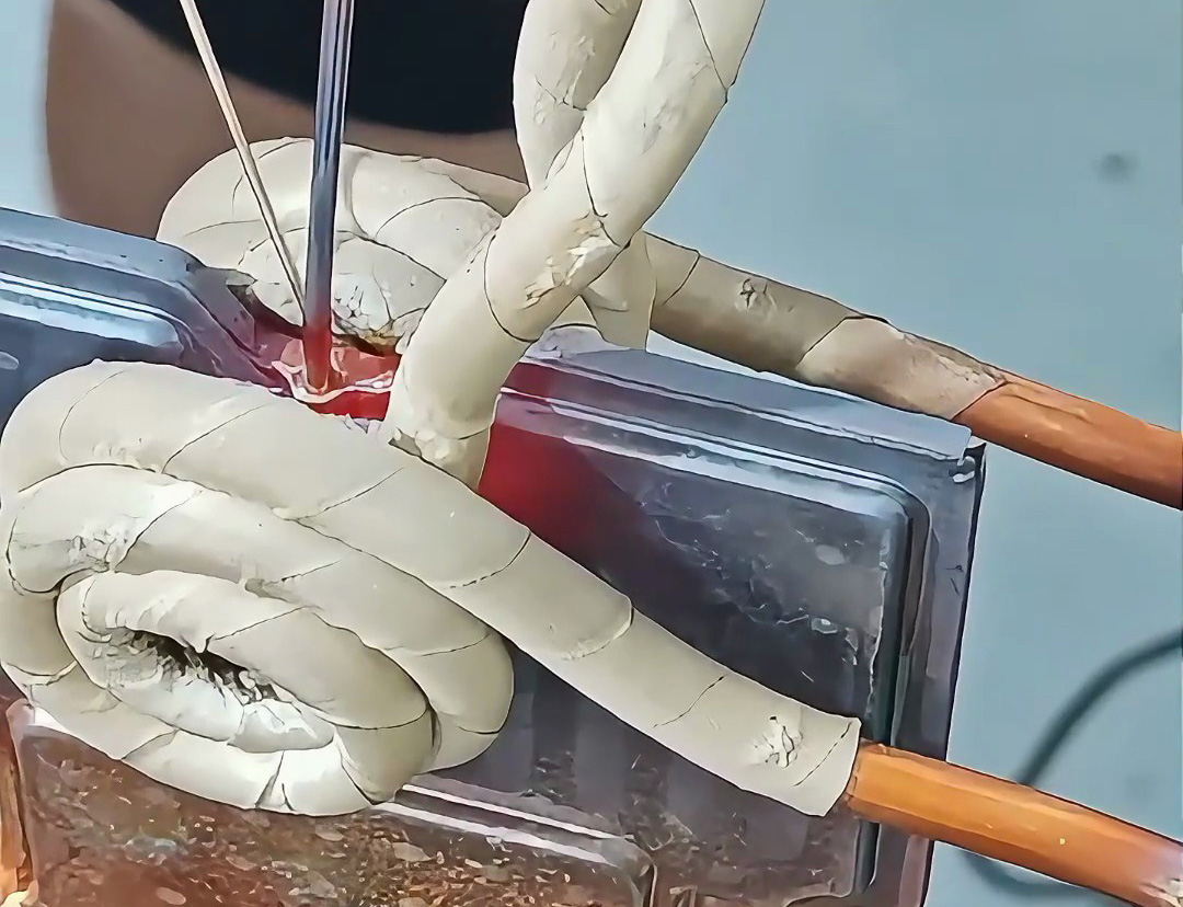 高頻焊接設(shè)備在散熱部件生產(chǎn)中的應(yīng)用實(shí)踐(圖2) 高頻焊接設(shè)備在散熱部件生產(chǎn)中的應(yīng)用實(shí)踐(圖2)