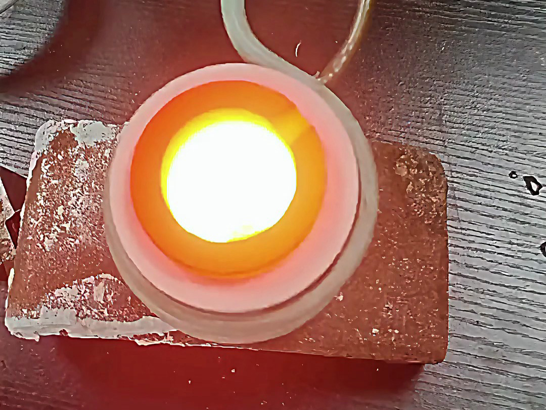 220V 小型高頻熔煉爐：2 公斤銅塊熔煉的實踐應用