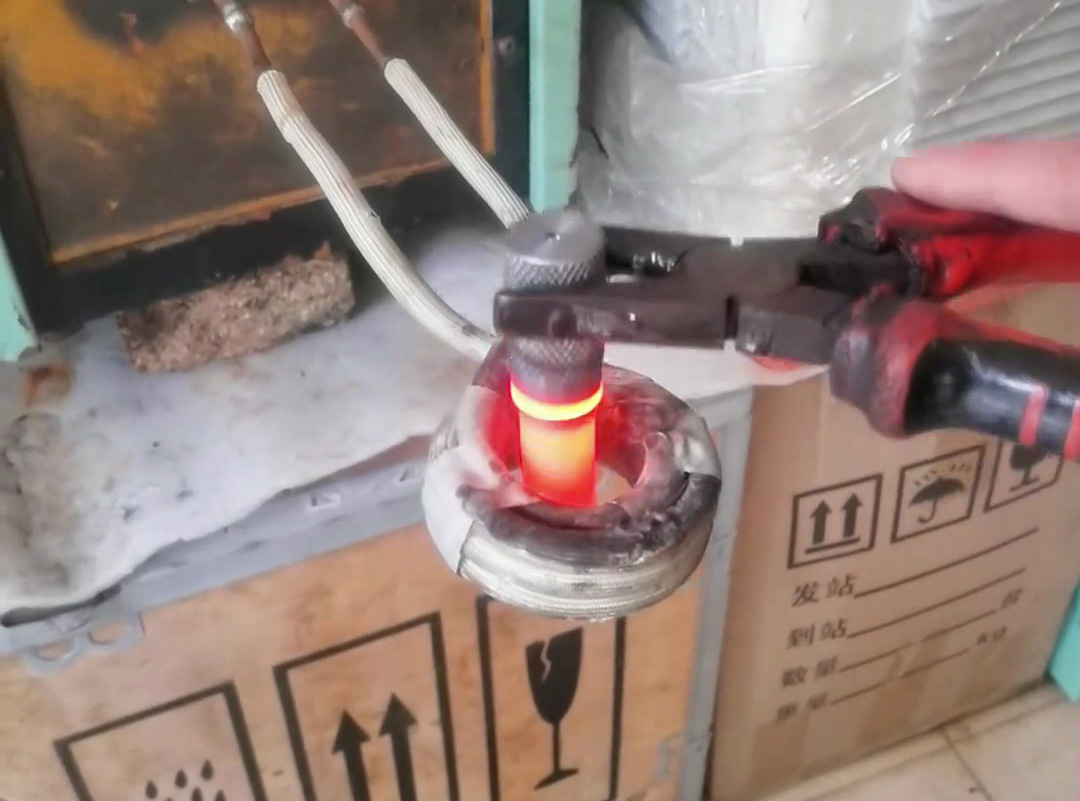 高頻感應(yīng)淬火是一種非常適合模具頂針熱處理的技術(shù)手段