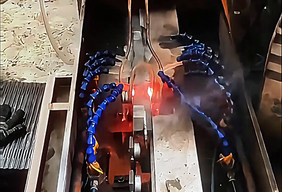 簡易高頻淬火生產線：直線工件連續(xù)淬火的高效方案，速度控溫 + 固定功率實現(xiàn)批量處理