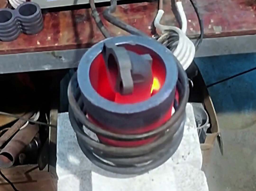 海瑞拓 25kW 中頻熔煉爐實測：熔銅 20 公斤、熔鋁 5 公斤，10 分鐘出鋁水，支持定制更適配需求