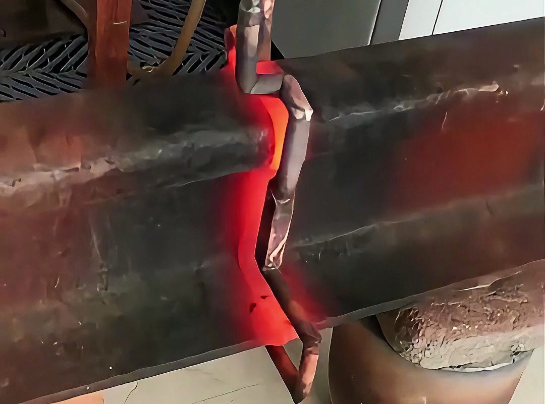 工字鋼能用高頻加熱爐加熱嗎？答案：可又不可，選對設(shè)備是關(guān)鍵！