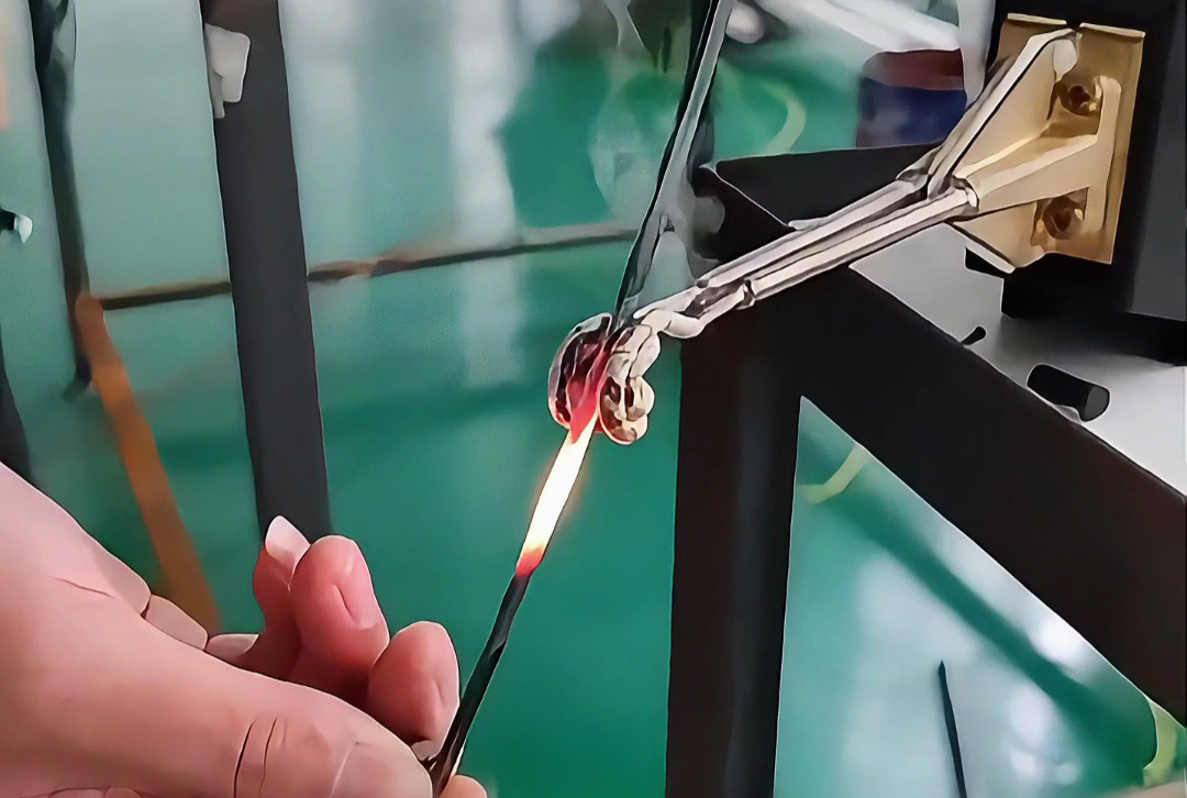 粉絲要的小型超高頻加熱機(jī)來(lái)了！220V 供電 + 6kW 功率，焊接 / 退火全適配！