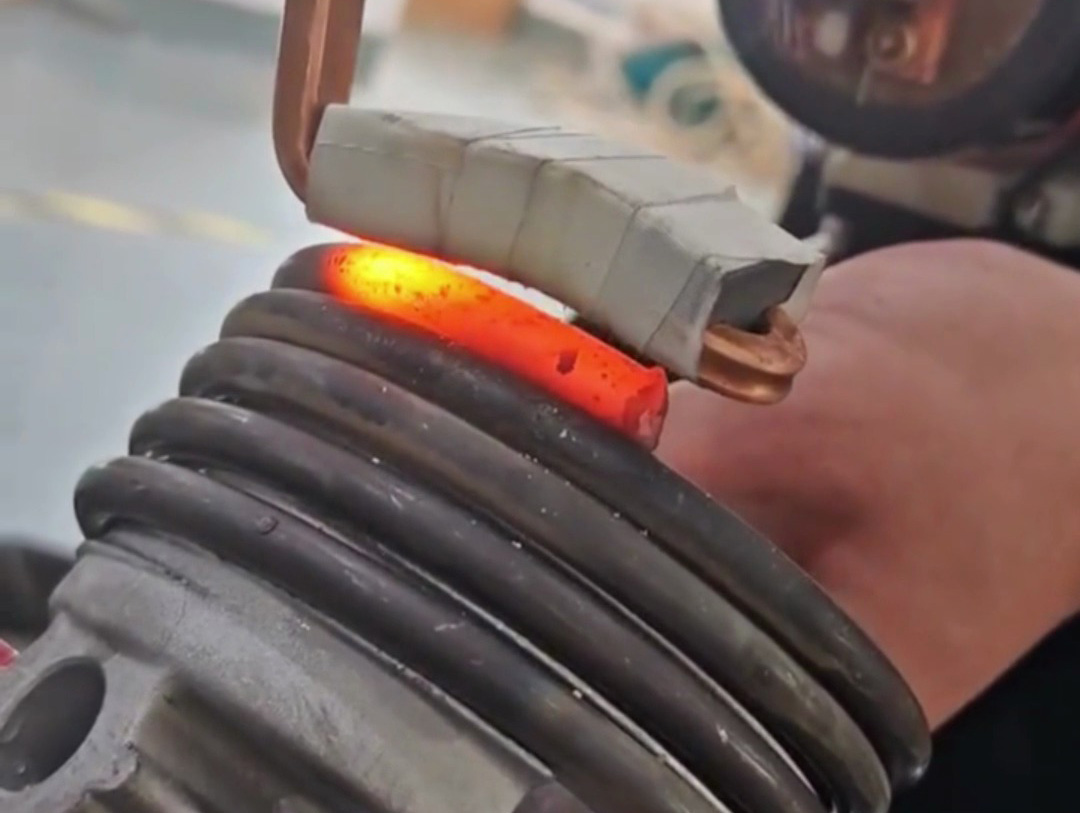 操作員親測！這款手持式高頻加熱機讓彈簧鋼熱處理變得更簡單