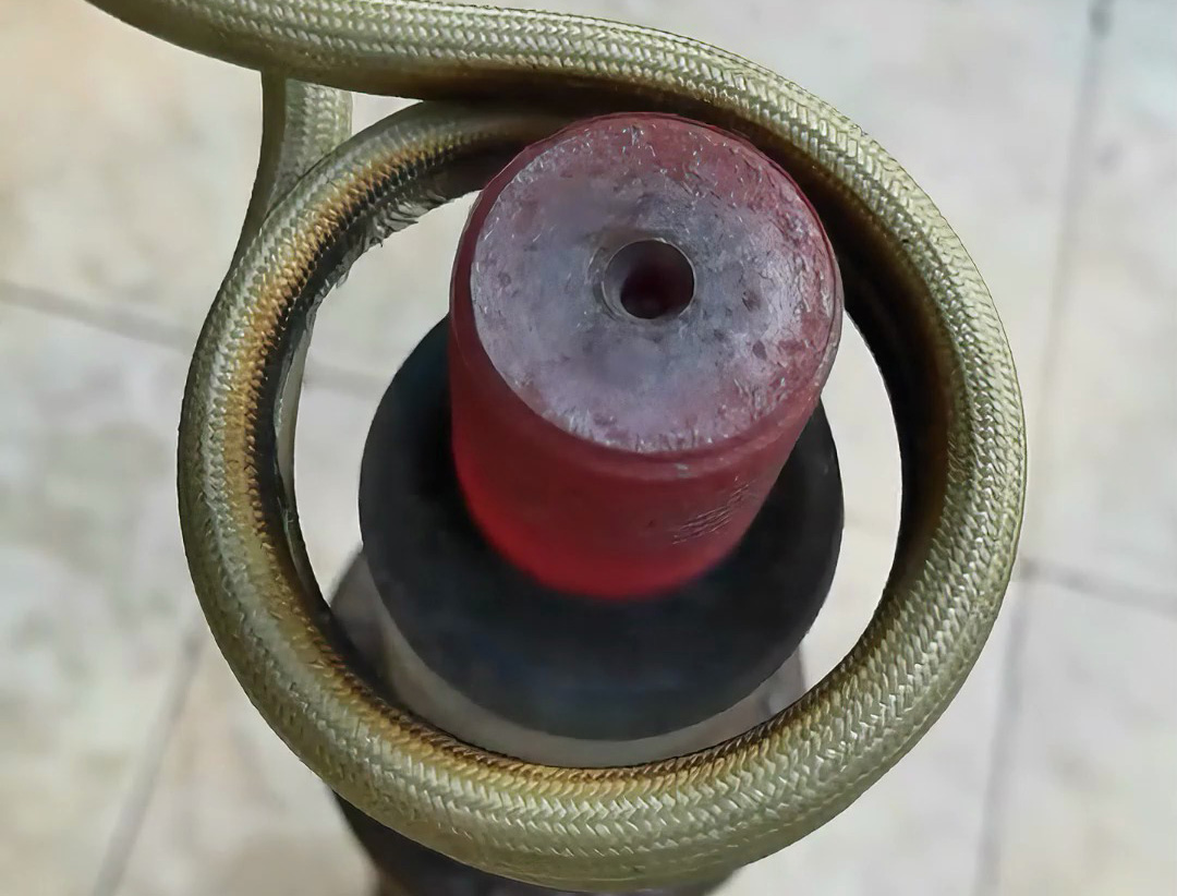 手持式高頻加熱機電機軸頭退火演示，現(xiàn)場操作超方便