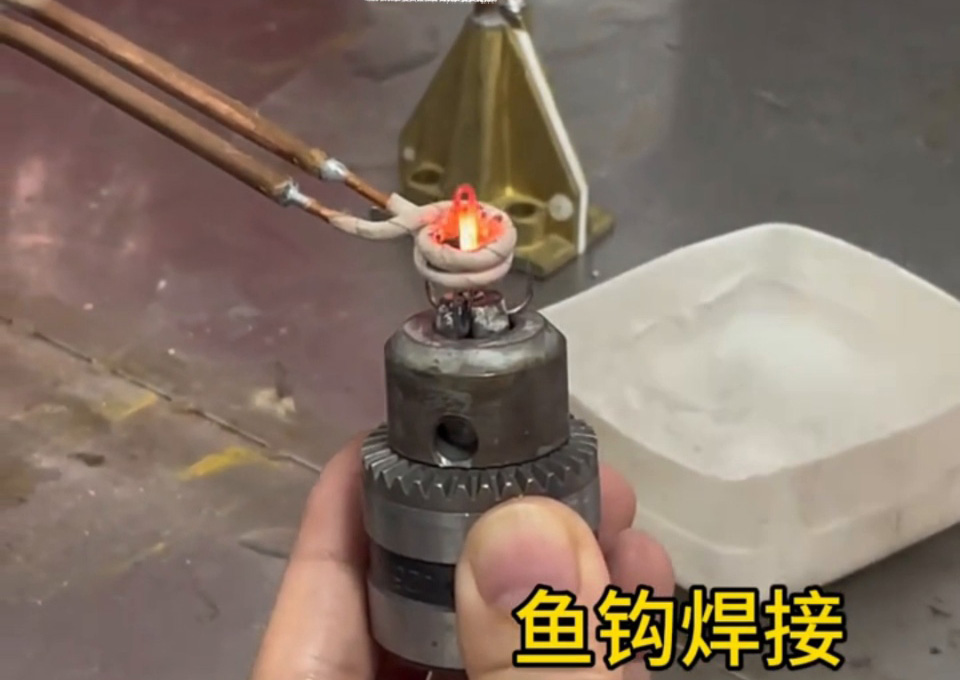 魚鉤焊接新標(biāo)桿：海瑞拓超高頻焊接機(jī)，光滑無刺更靠譜