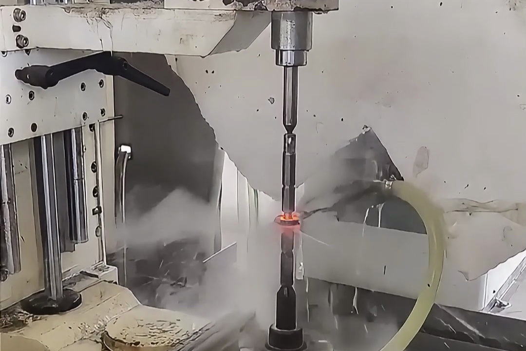 智能控制系統(tǒng)+自動化編程，這臺數控淬火機床讓傳統(tǒng)工藝黯然失色！