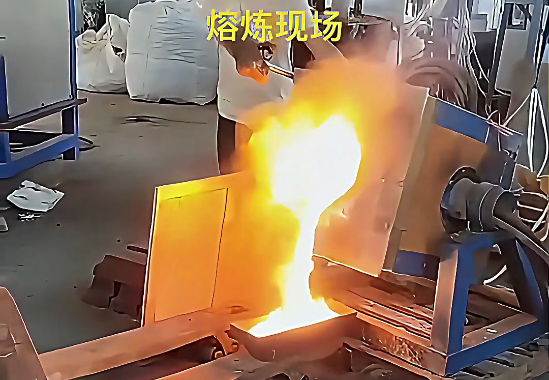  金屬加工老板必看！海瑞拓250公斤傾倒式中頻熔銅爐，銅制品熔煉高效省心