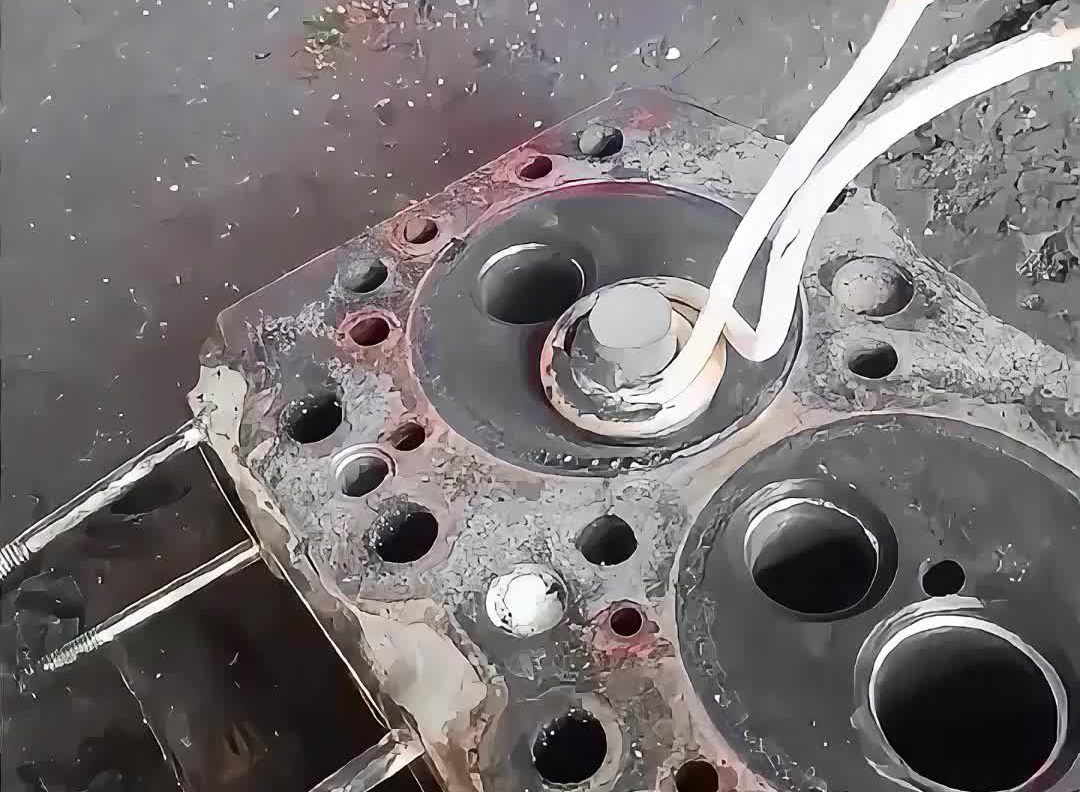 發(fā)動(dòng)機(jī)缸頭氣門(mén)墊圈拆解神器！海瑞拓手持式高頻加熱機(jī)