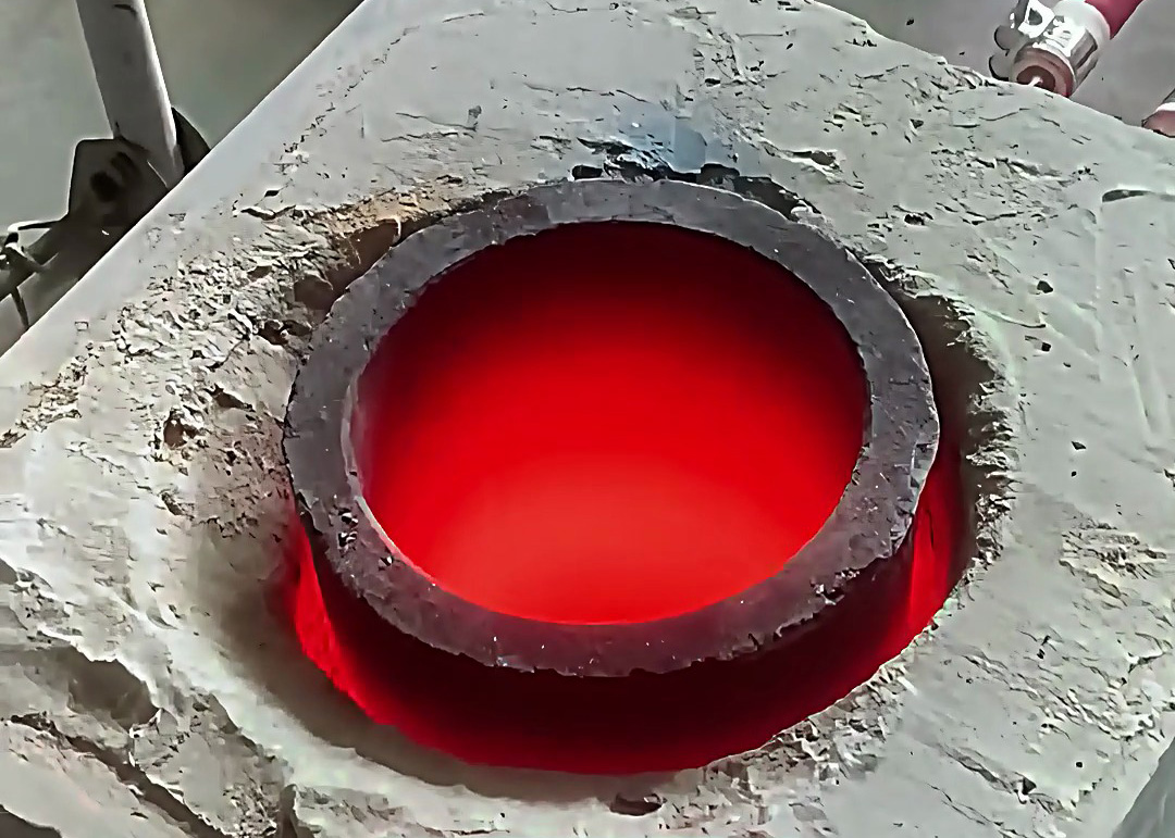 落地式30公斤中頻熔煉爐，方便更換坩堝