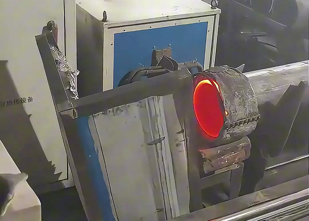 氧氣瓶鋼管縮口封口效率革命！海瑞拓中頻感應(yīng)加熱設(shè)備，精準(zhǔn)控溫提速生產(chǎn)