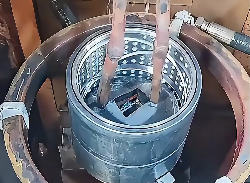 高頻淬火機(jī)床高效搞定挖掘機(jī)斗軸套內(nèi)外表面淬火