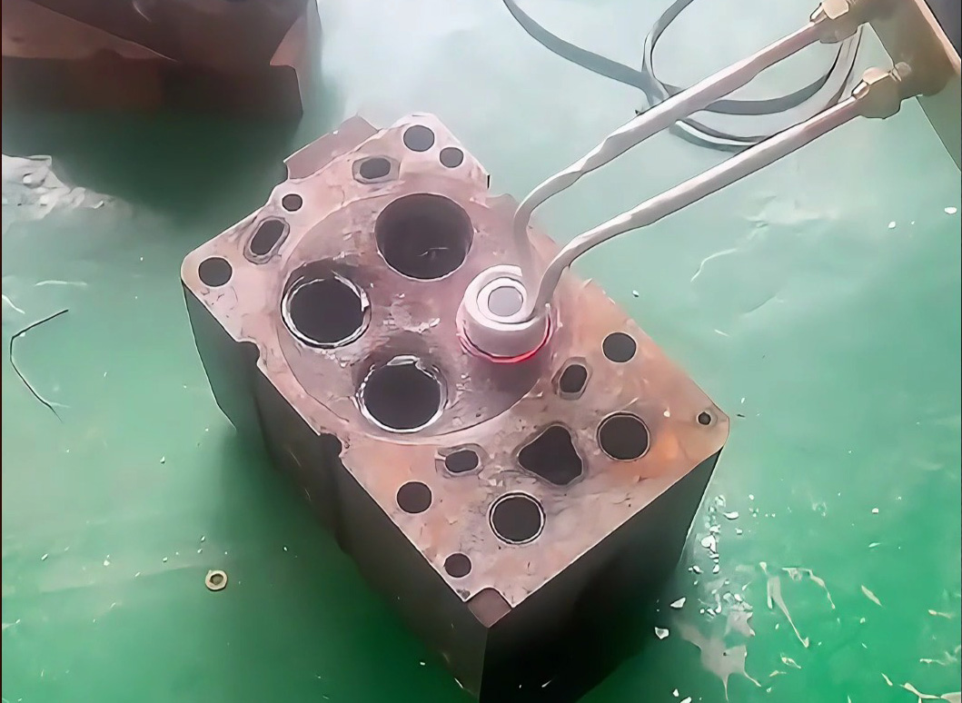 輕松拆發(fā)動機鋼圈！軟鏈接高頻加熱機操作全演示