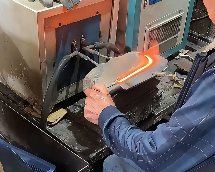 超音頻淬火設(shè)備如何讓砍柴刀瞬間變堅硬而又鋒利？