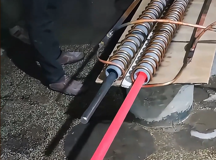 瘋狂加熱！中頻感應(yīng)加熱設(shè)備可以快速將金屬加熱到上千度