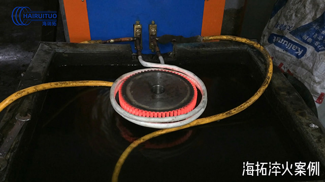 超音頻感應(yīng)加熱設(shè)備對(duì)直徑300mm齒輪淬火