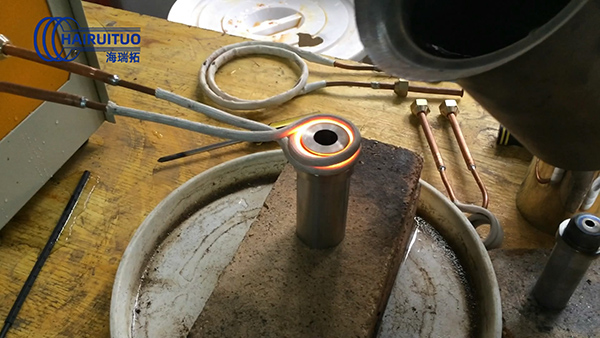 高頻淬火設(shè)備對(duì)軸類表面局部淬火