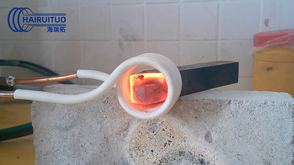 使用高頻焊機(jī)進(jìn)行車(chē)刀焊接試驗(yàn)