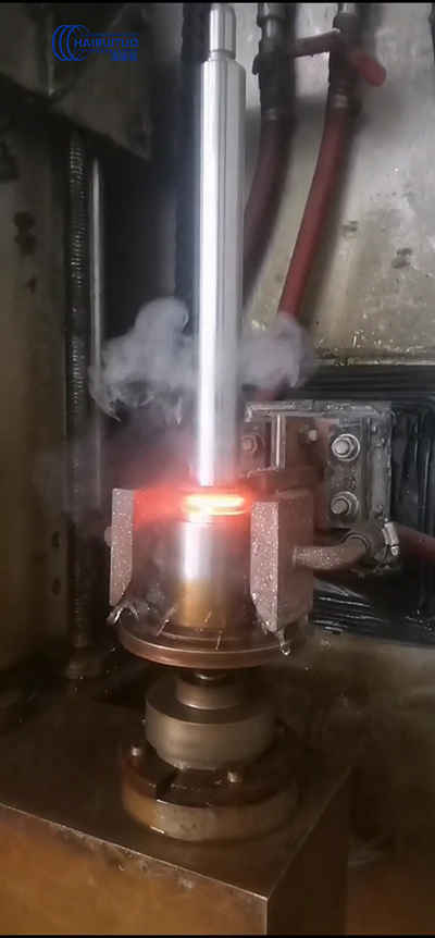 軸淬火用高頻淬火機床，瞬間900度