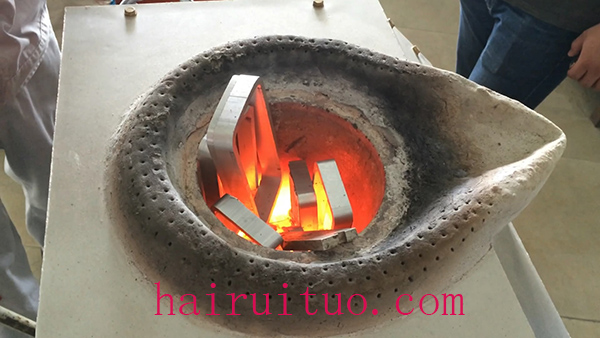 化鋁熔煉爐可控硅交流調(diào)壓器結(jié)構(gòu)簡(jiǎn)單