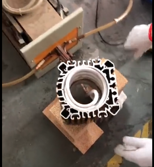 高頻感應(yīng)加熱設(shè)備 高頻感應(yīng)加熱設(shè)備的感應(yīng)原理(圖1)