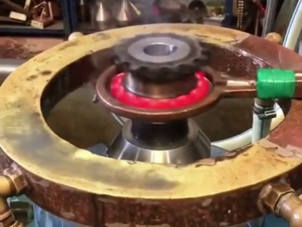 高頻淬火機(jī)具有精度高、可靠性好