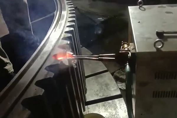  齒輪淬火設(shè)備，高頻淬火機(jī)床對(duì)齒輪單齒淬火