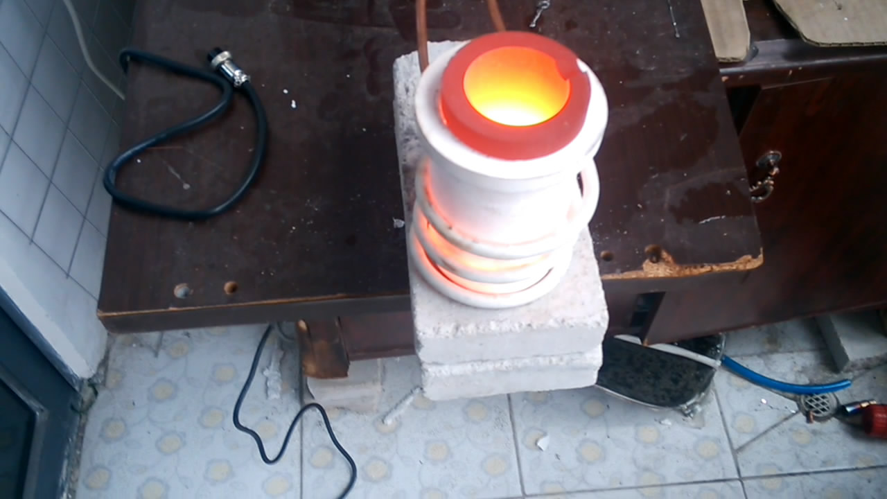 小型熔銅爐設(shè)備 小型熔銅爐去氧化鋁的方法有哪些?(圖2)