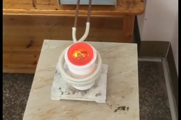 金屬熔煉爐材料不熔化，溫度不再升高(圖2)
