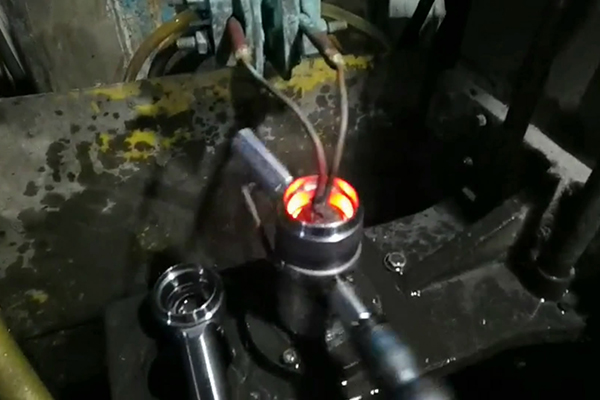 高頻淬火機(jī)床可以對內(nèi)孔自動化淬火