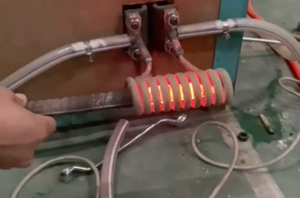 中頻鍛造爐與傳統(tǒng)加熱鍛造爐 中頻透熱爐與老式燃煤鍛造爐區(qū)別(圖1)