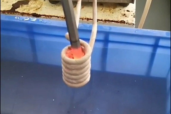 高頻感應加熱設備生產(chǎn)廠家—過保兩年還免費售后